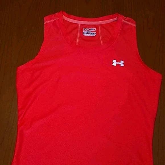 Under Armour Tops - Under Armour heat gear fitted tank top.